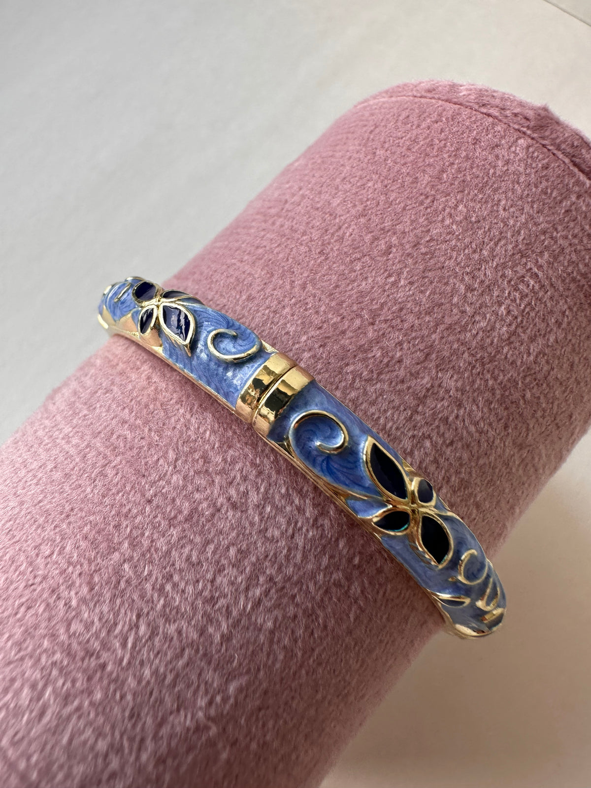 Vintage 1980s Style Enamel Floral Scrollwork Hinged Cuff